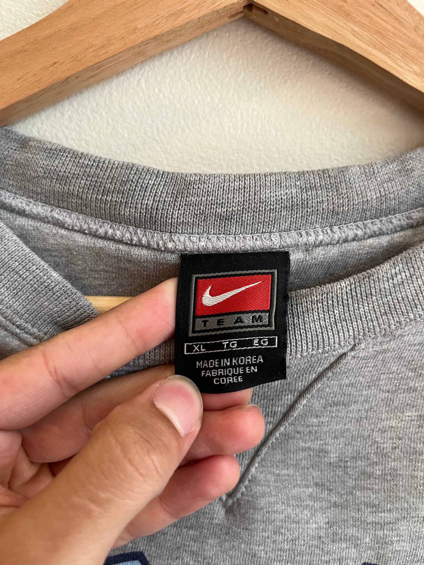 00s UNC Tar Heels Center Swoosh Grey Crewneck (XL)
