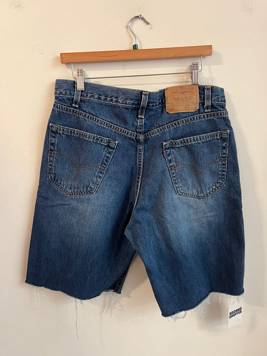 2002 Levi’s 550 Dark Wash Shorts (36)