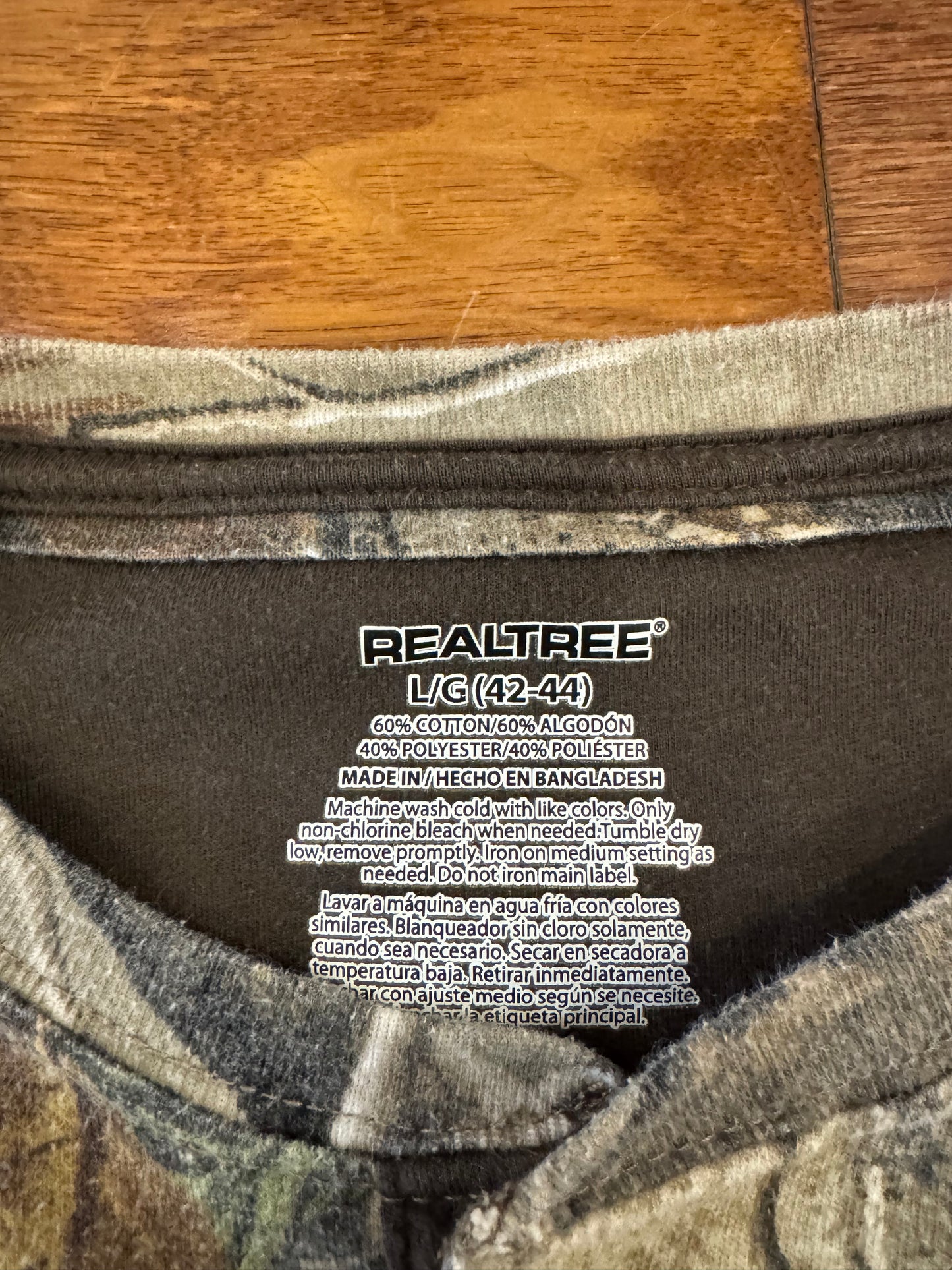 2010s Real Tree Camo Henley Long Sleeve Shirt (L)