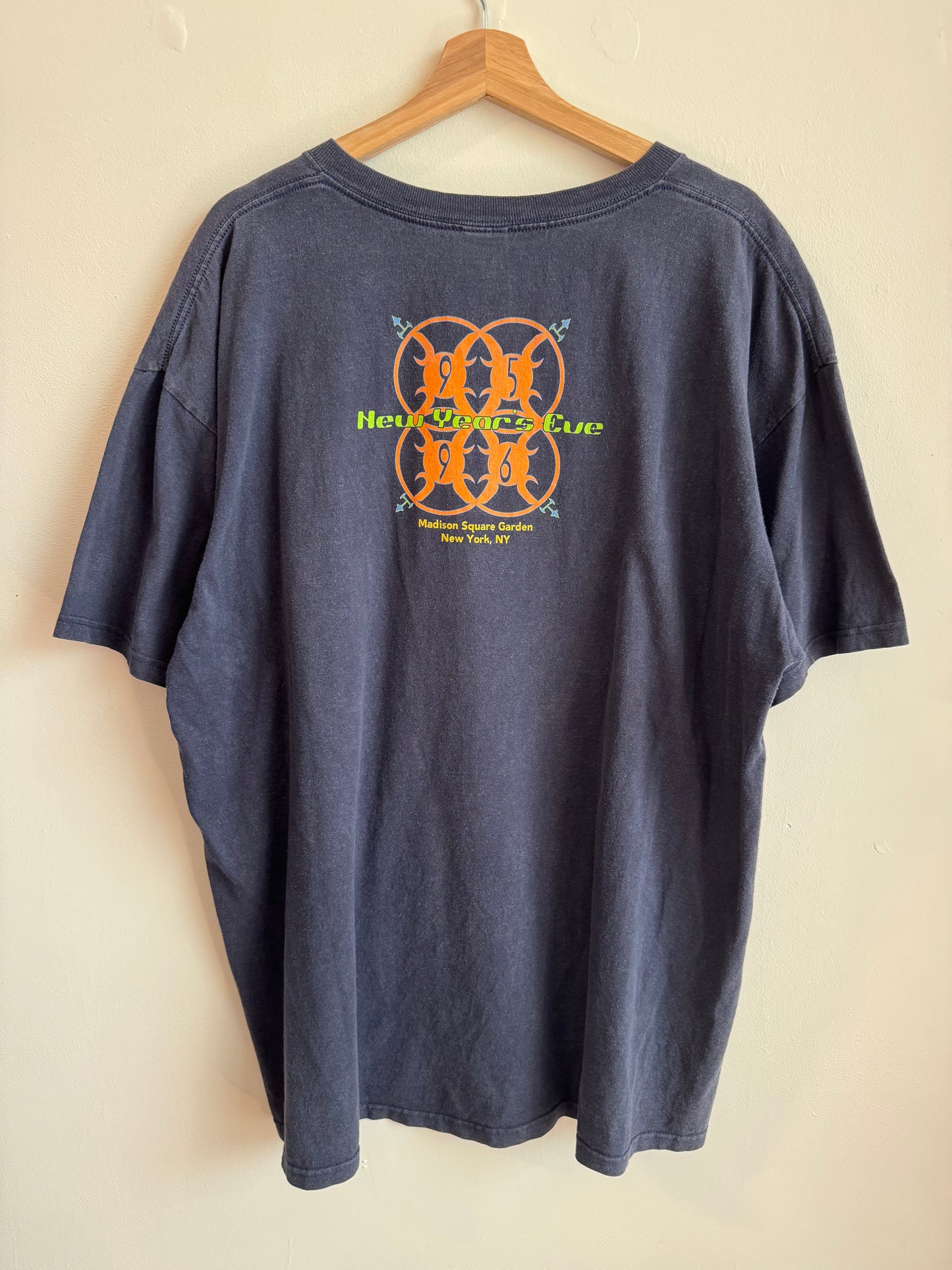 2005 Phish New Year’s Eve Music Band Graphic Tee (XXL)