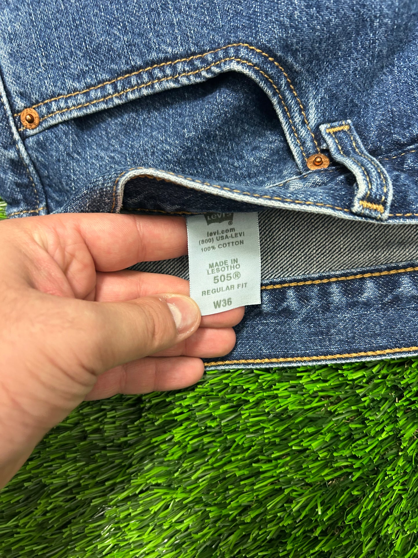 2007 Vintage Levi's 505 Dark Wash Jean Shorts (36)