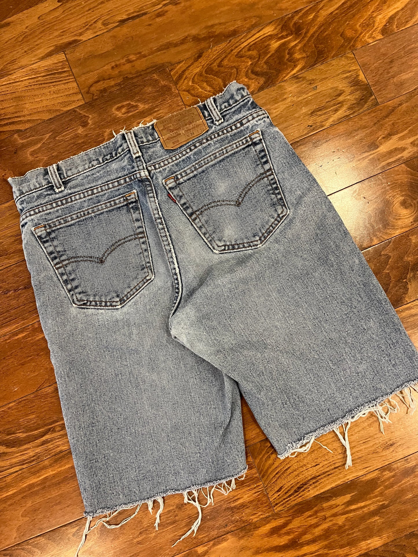 00s Levi's 550 Faded Mid Wash Shorts (34)