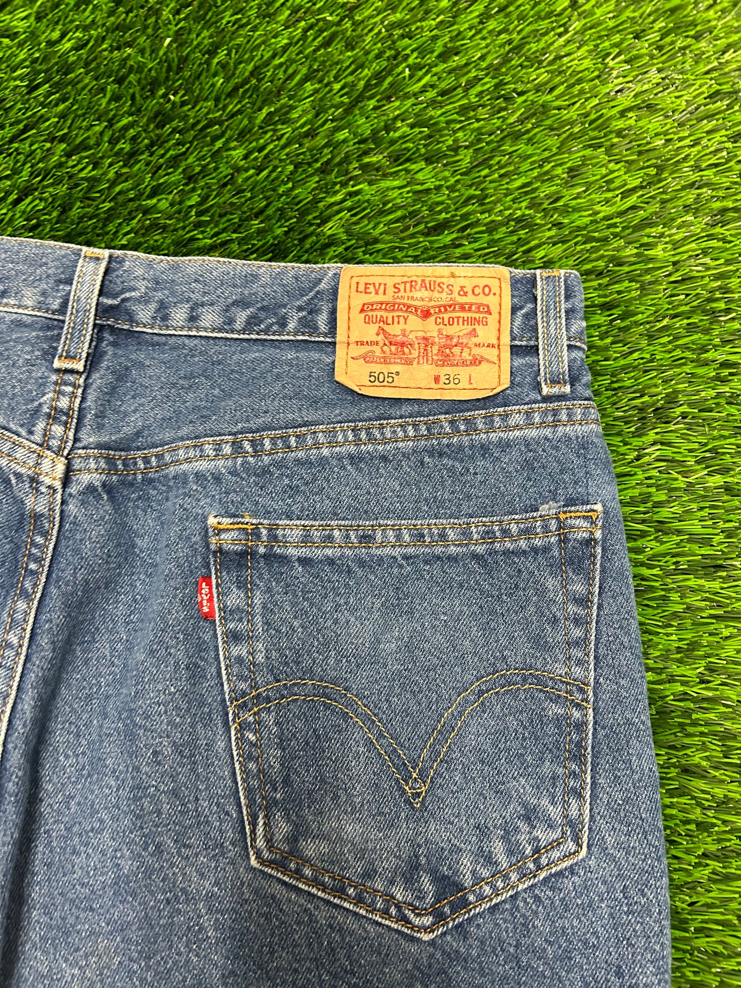 00s Vintage Levi's 505 Dark Wash Jean Shorts (36)