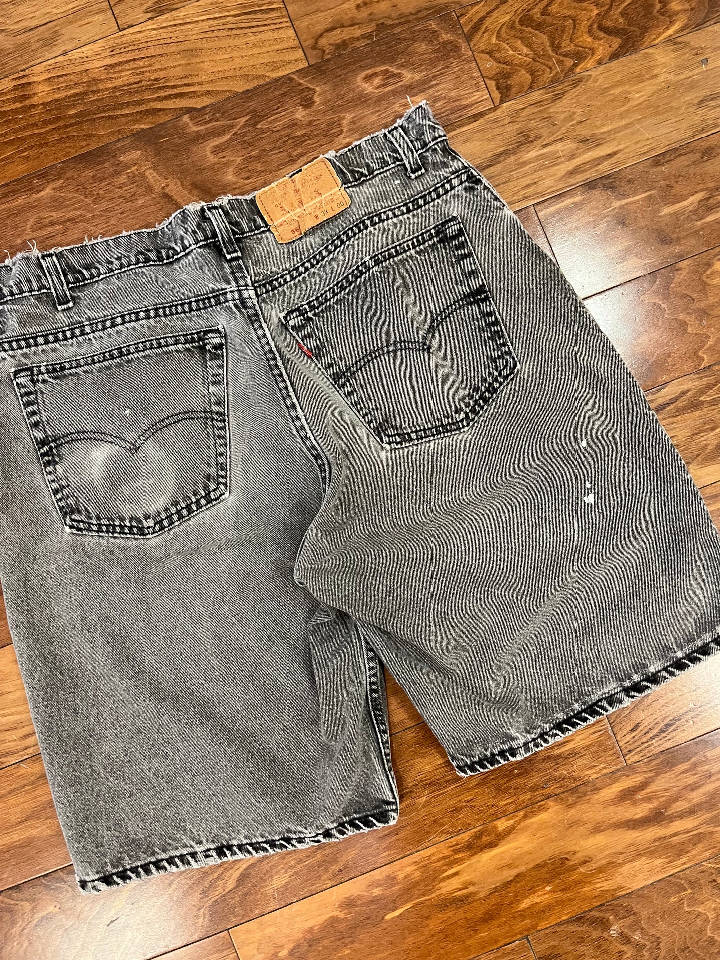 90s Levi's 560 Faded Black Jean Shorts (37)