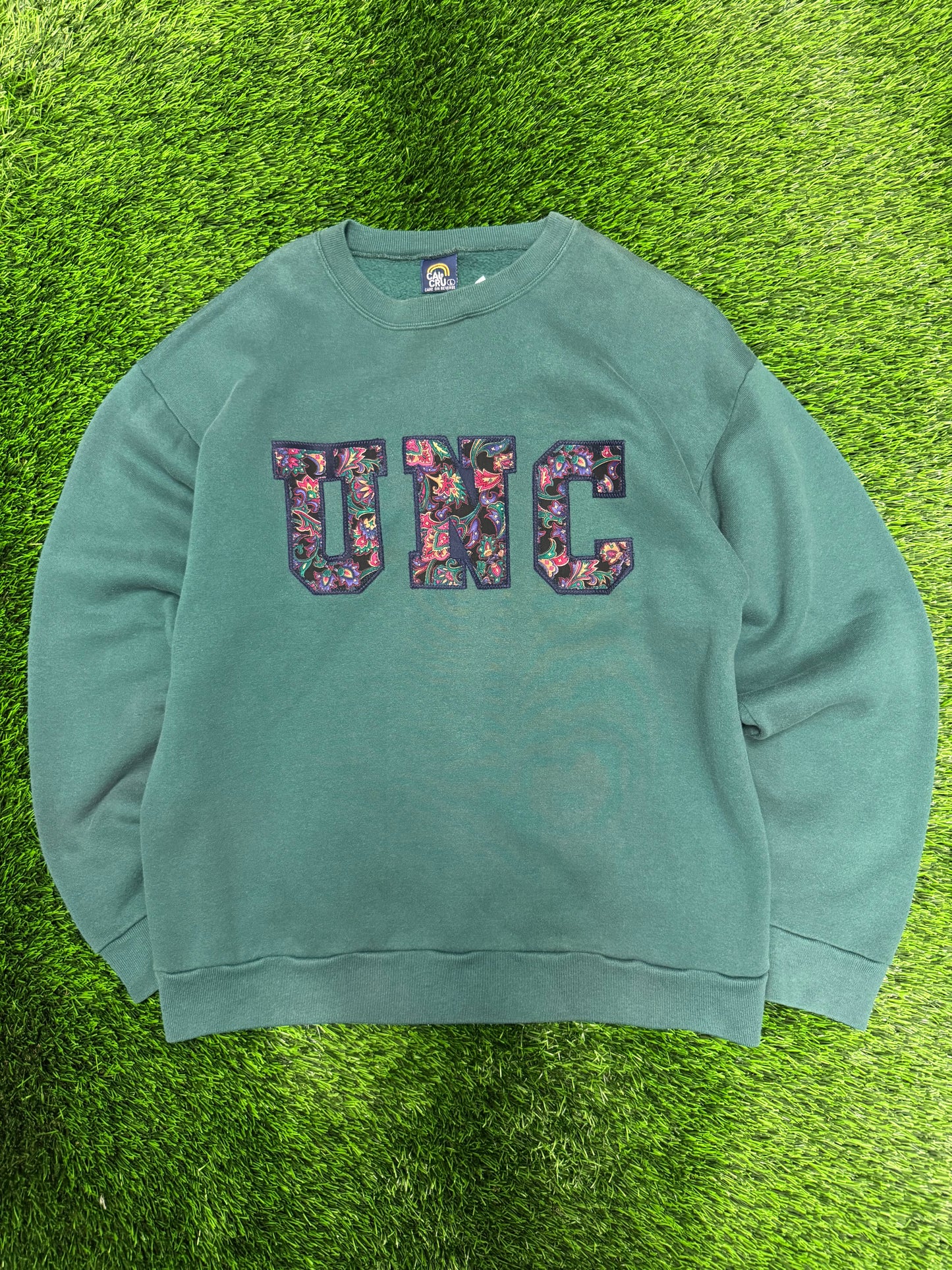 00s University of North Carolina UNC Green Paisley Letters Vintage Crewneck (L)