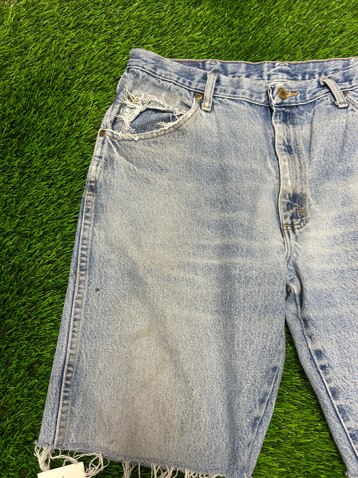 00s Wrangler Workwear Distressed Cut Off Vintage Jean Shorts (36)