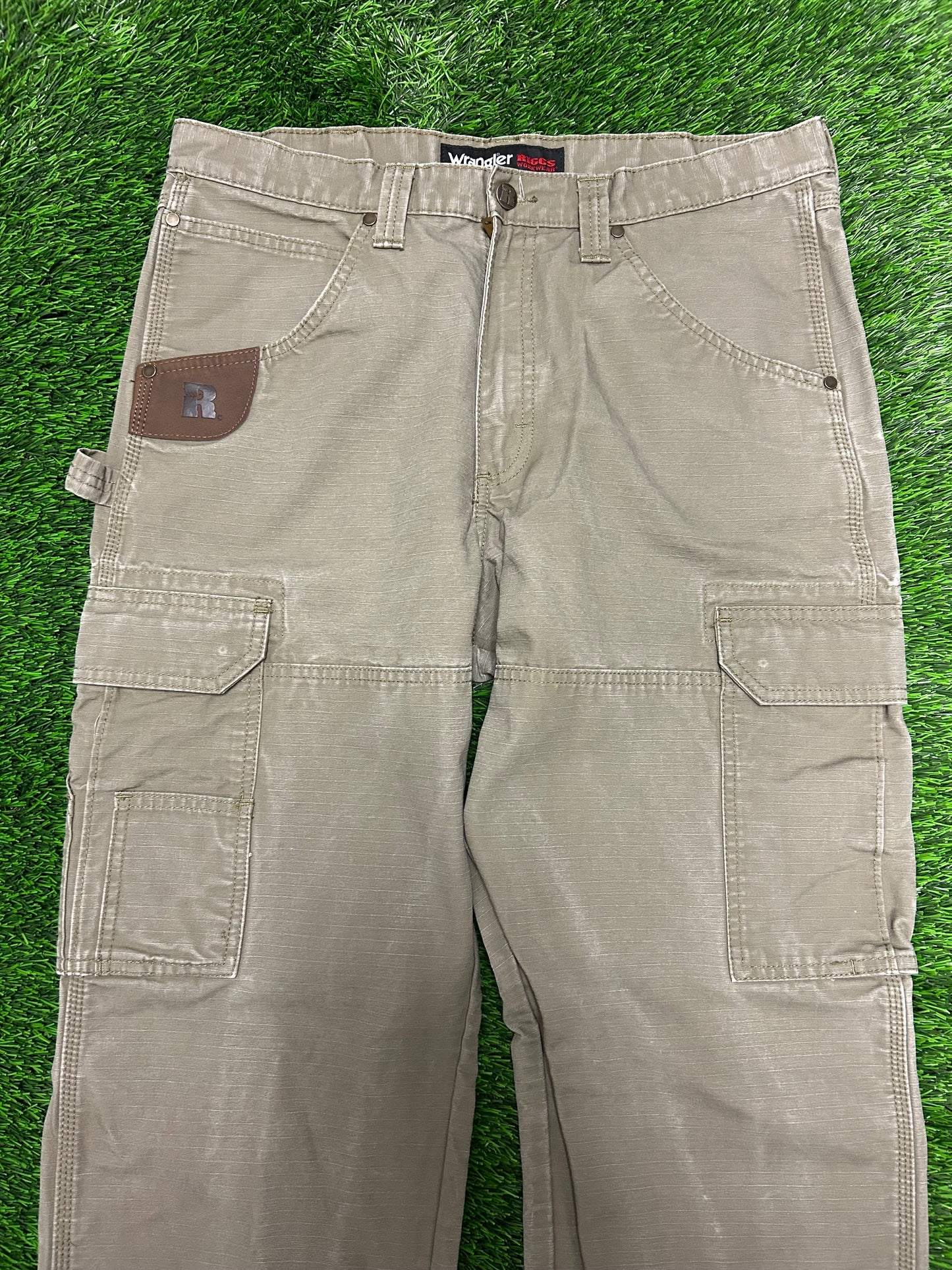 00s Wrangler Riggs Cement Cargo Pants (34 x 30)