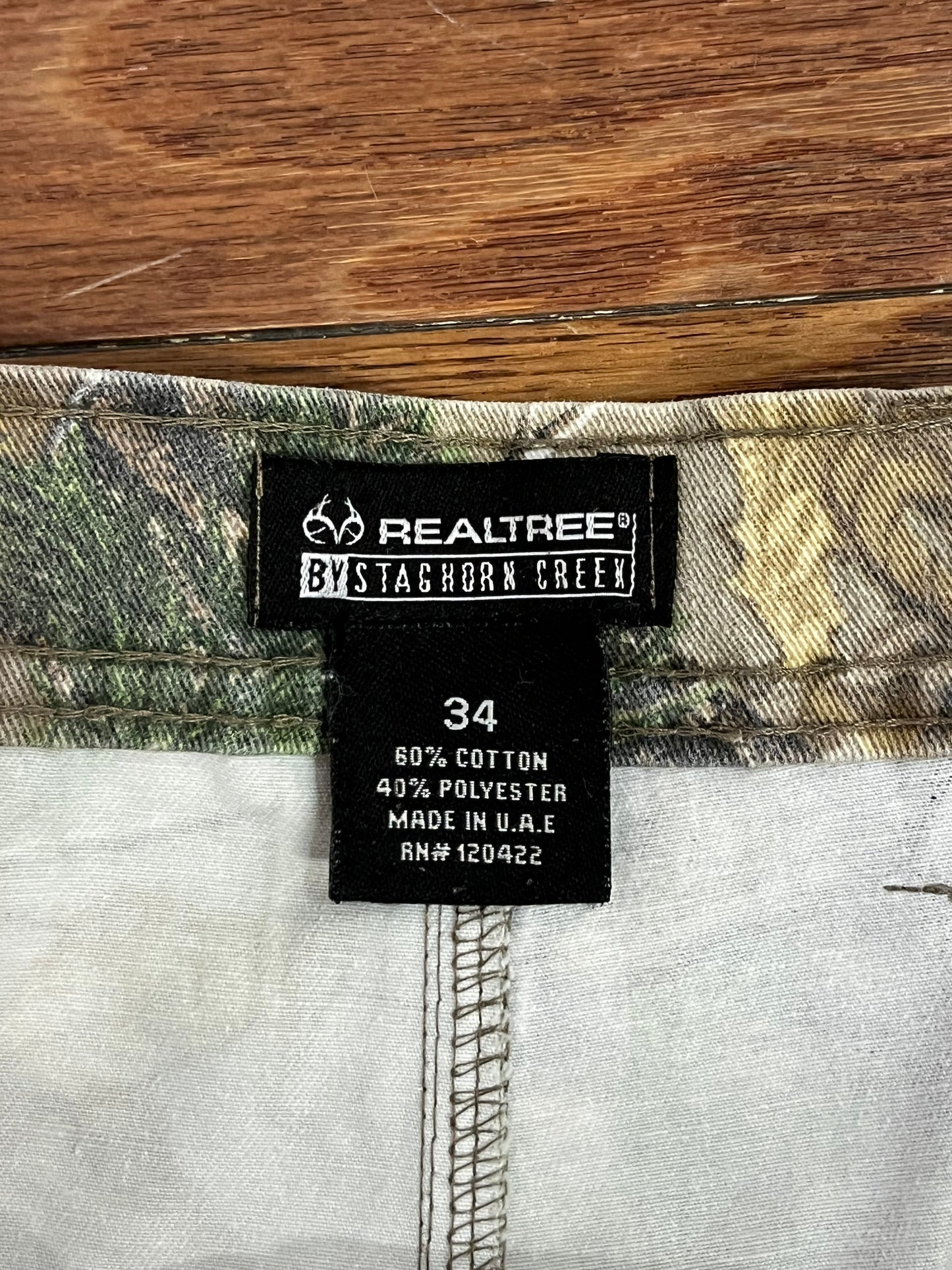 00s Realtree Faded Camo Shorts (34)