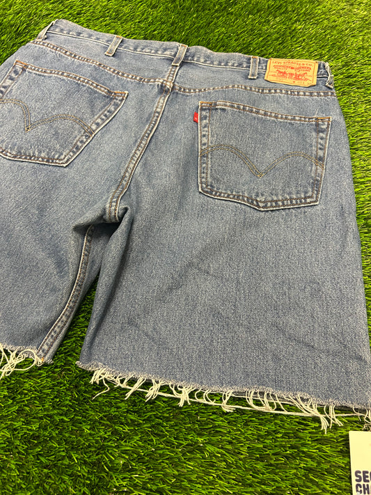 00s Vintage Levi's 550 Dark Wash Frayed Cut Off Jean Shorts (40)