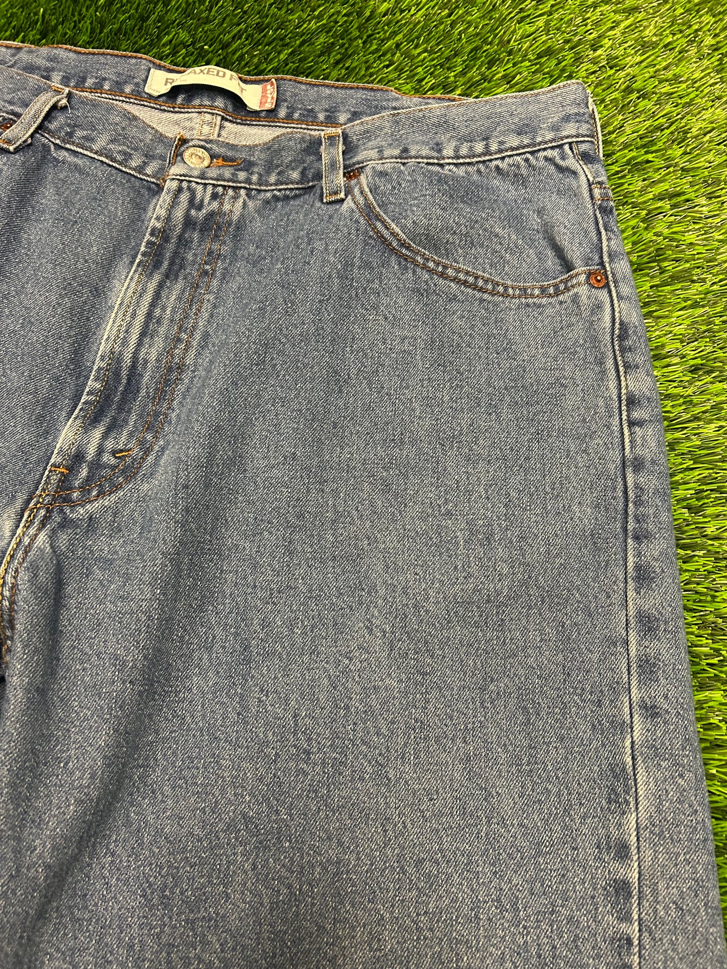 00s Vintage Levi's 550 Dark Wash Frayed Cut Off Jean Shorts (40)
