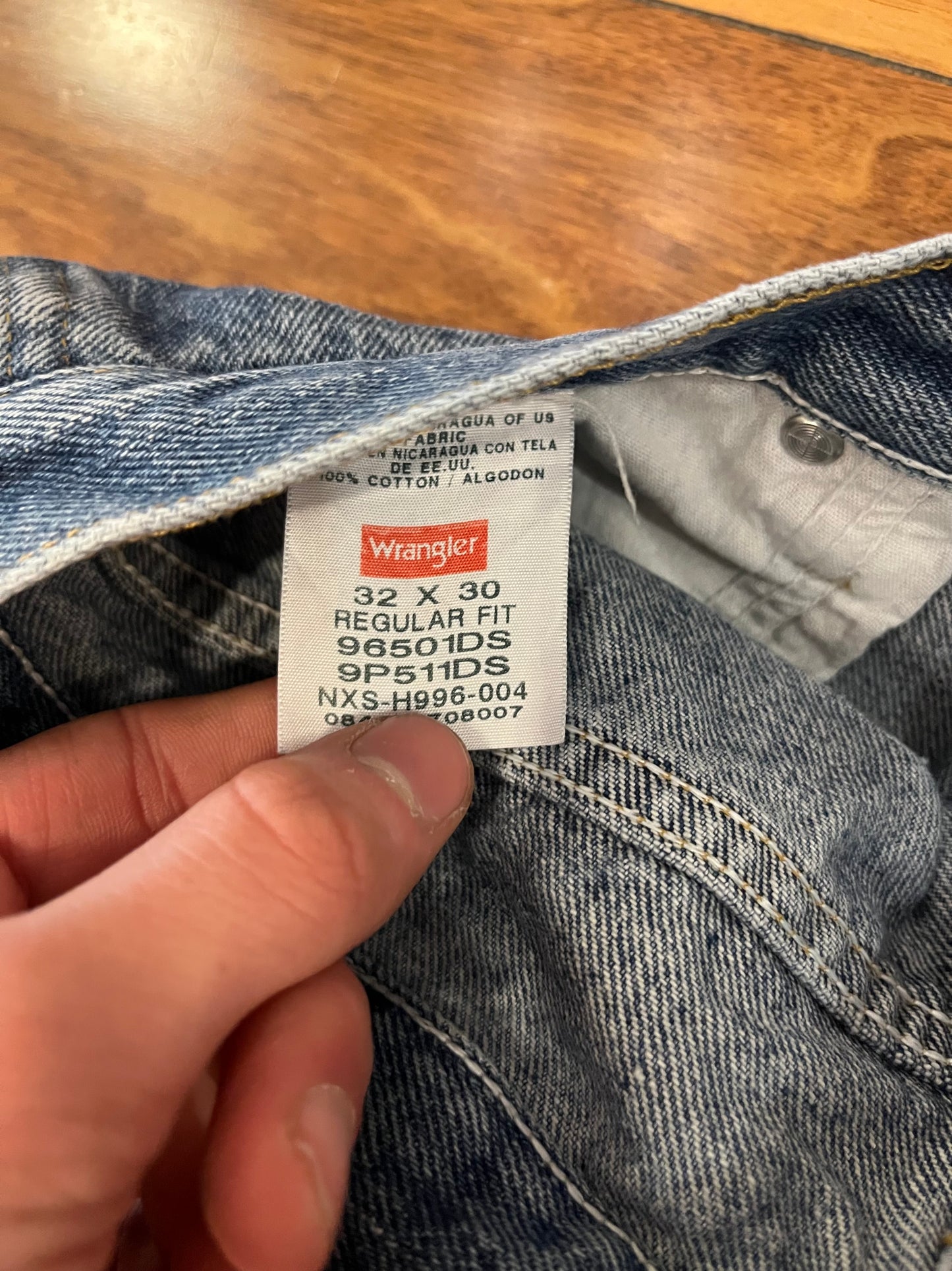 00s Wrangler Dark Wash Blue Jeans (31 x 30)