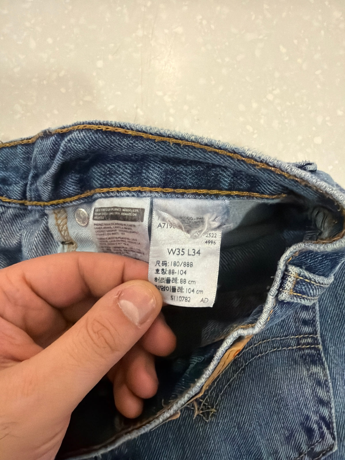 2010s Levi's 550 Dark Wash Shorts (35)