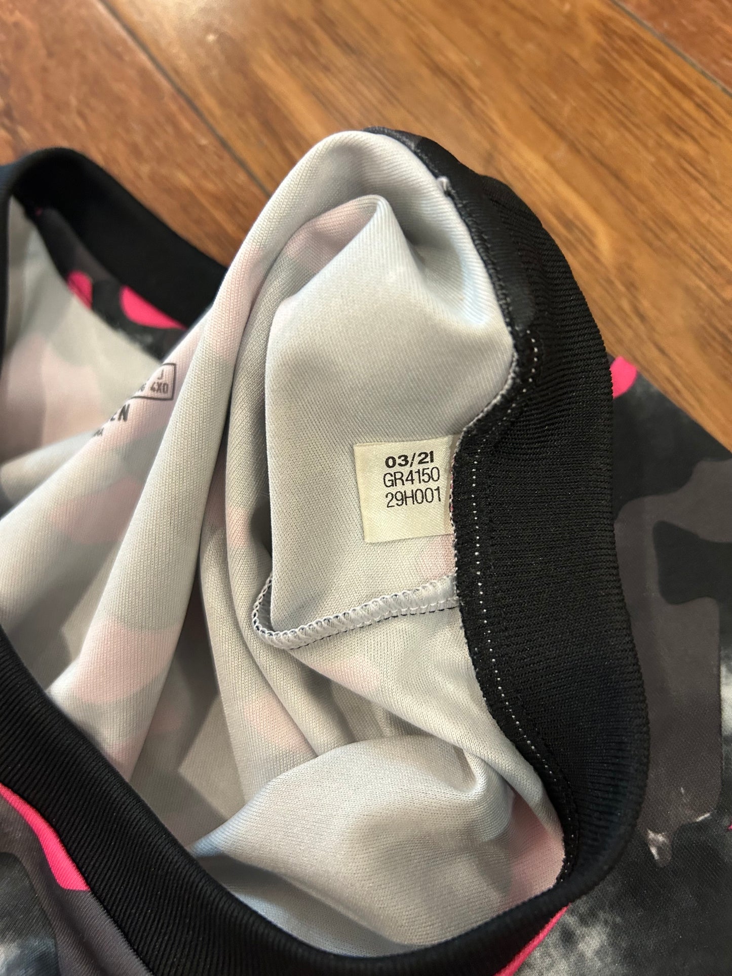 Arsenal FC Adidas Pink/Black Camo Soccer Jersey 2021-22 Kit (XL)