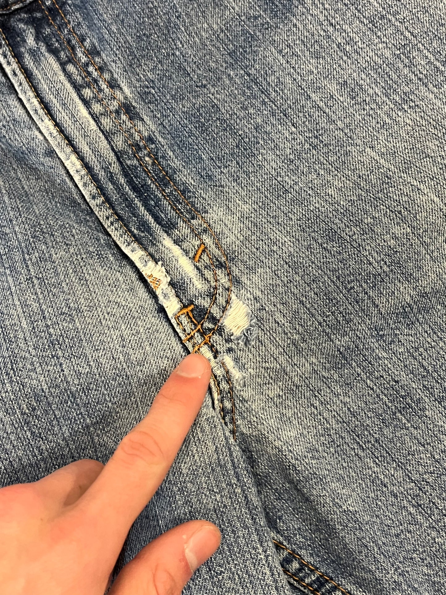 2006 Levi's 505 Distressed Jean Shorts (36)