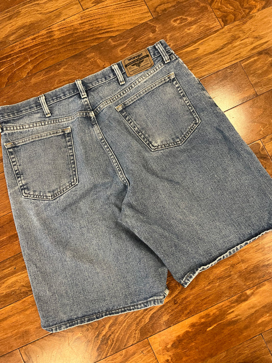00s Wrangler Faded Blue Shorts (38)