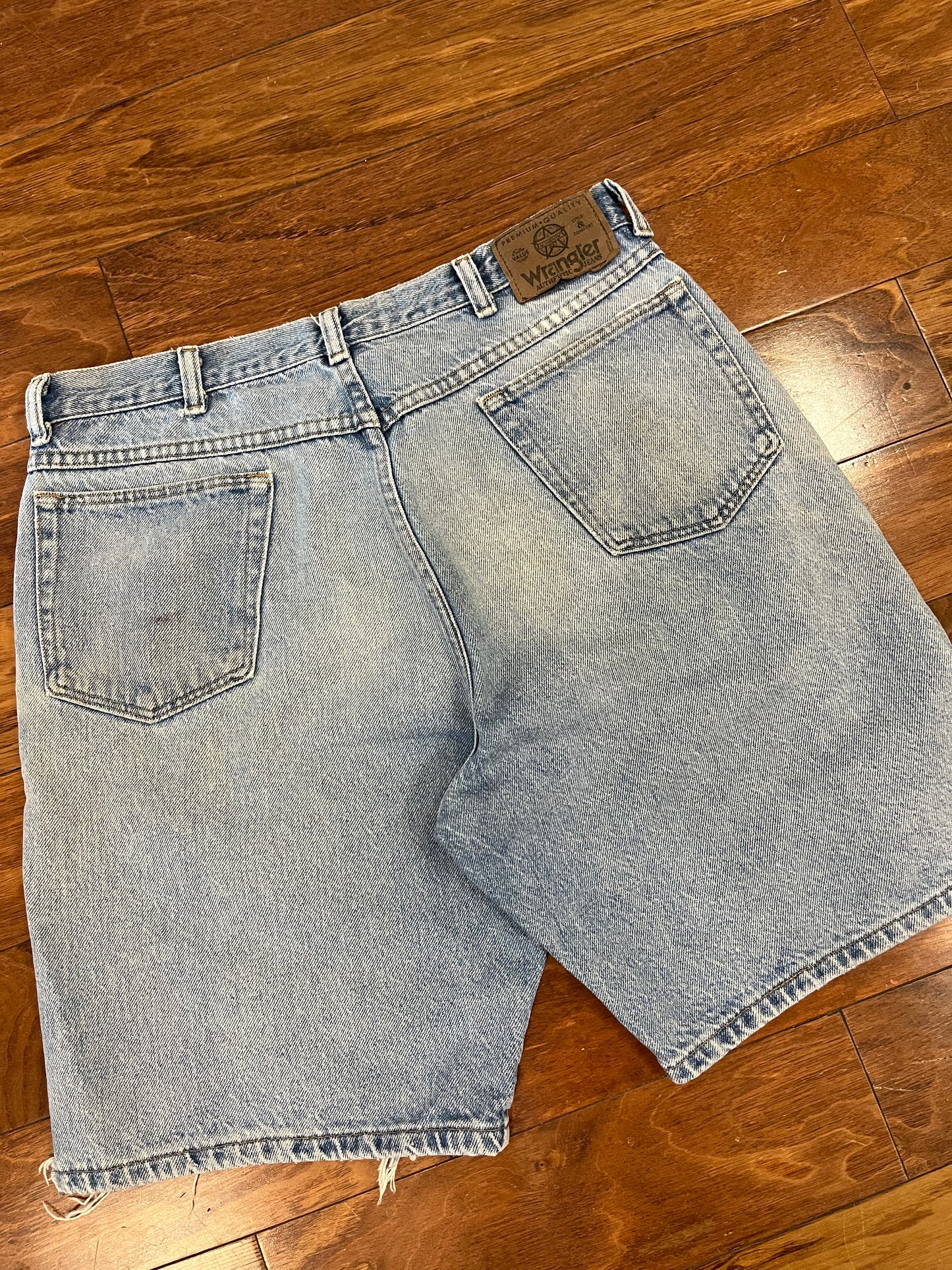 90s Wrangler Distressed Stained Shorts (32)