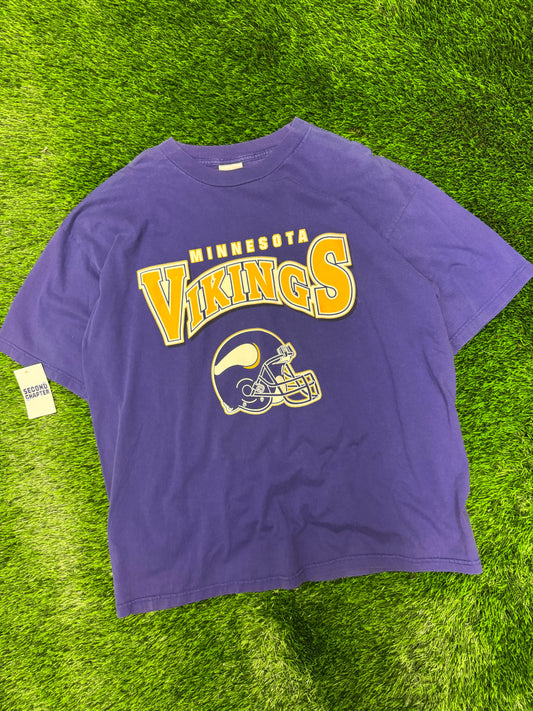 00s Minnesota Vikings Dynasty Helmet Spell Out Tee (XXL)