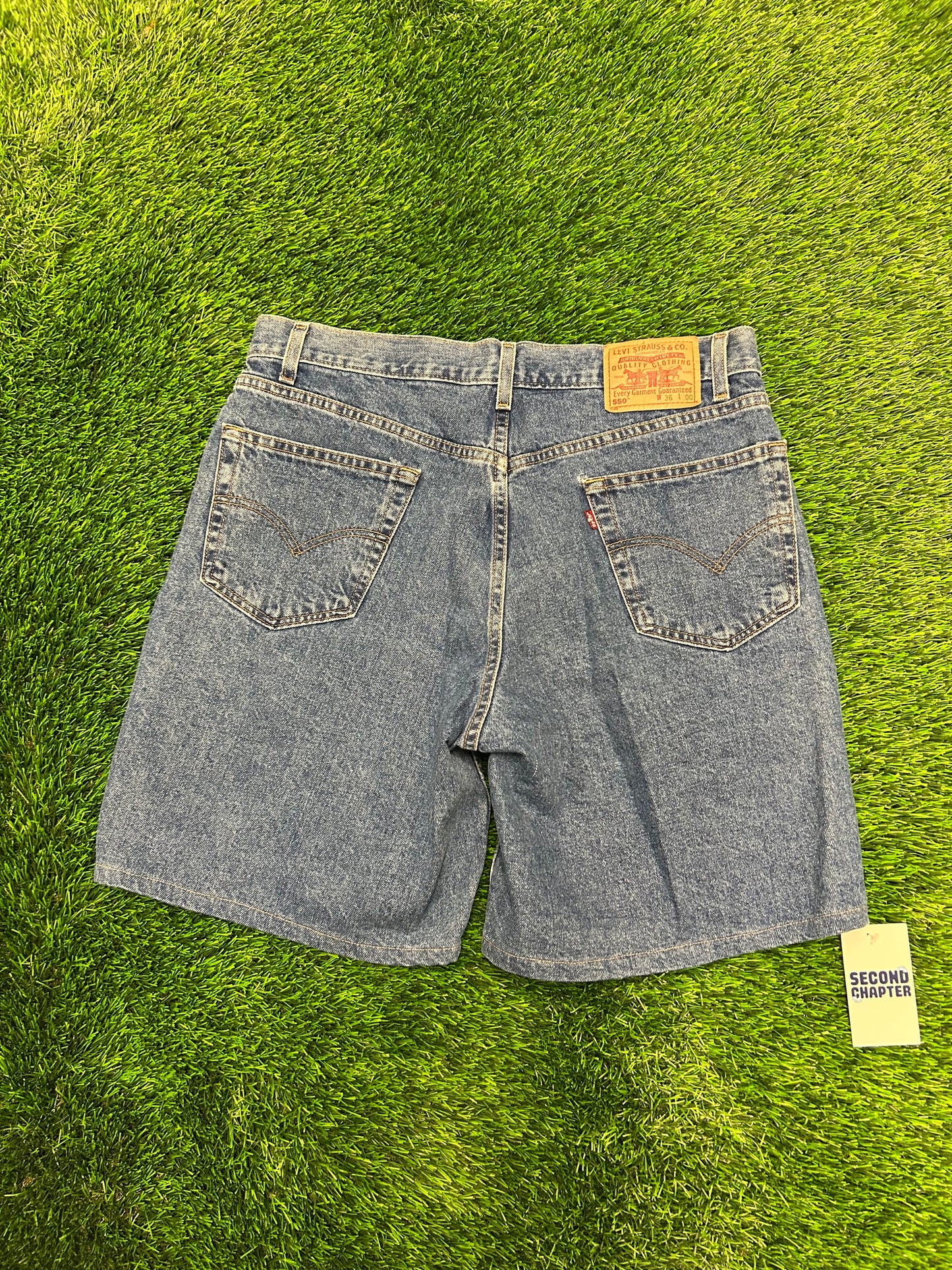 2001 Vintage Levi's 550 Dark Wash Jean Shorts (36)