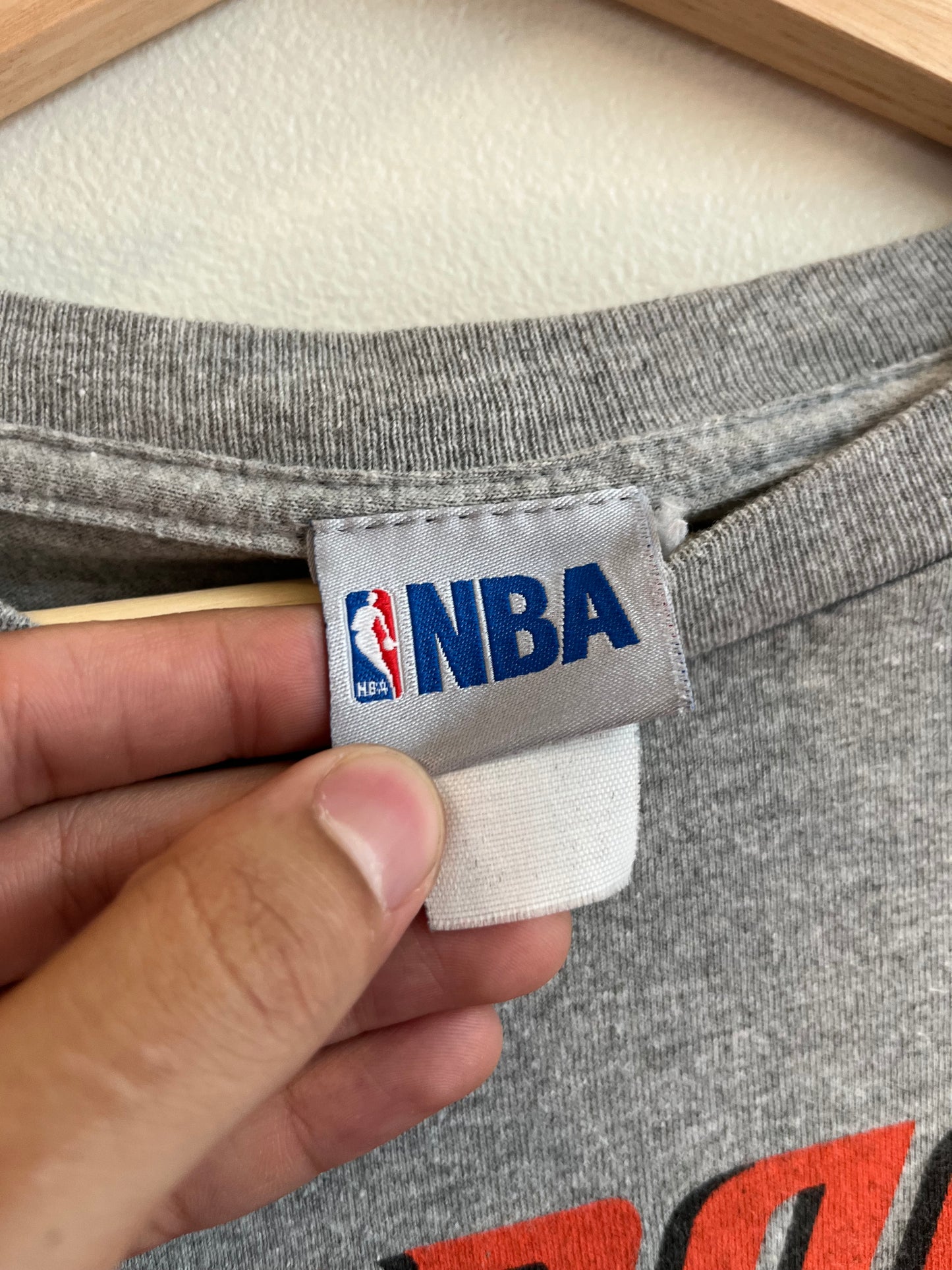 00s Charlotte Bobcats Grey Long-Sleeve Shirt (L)