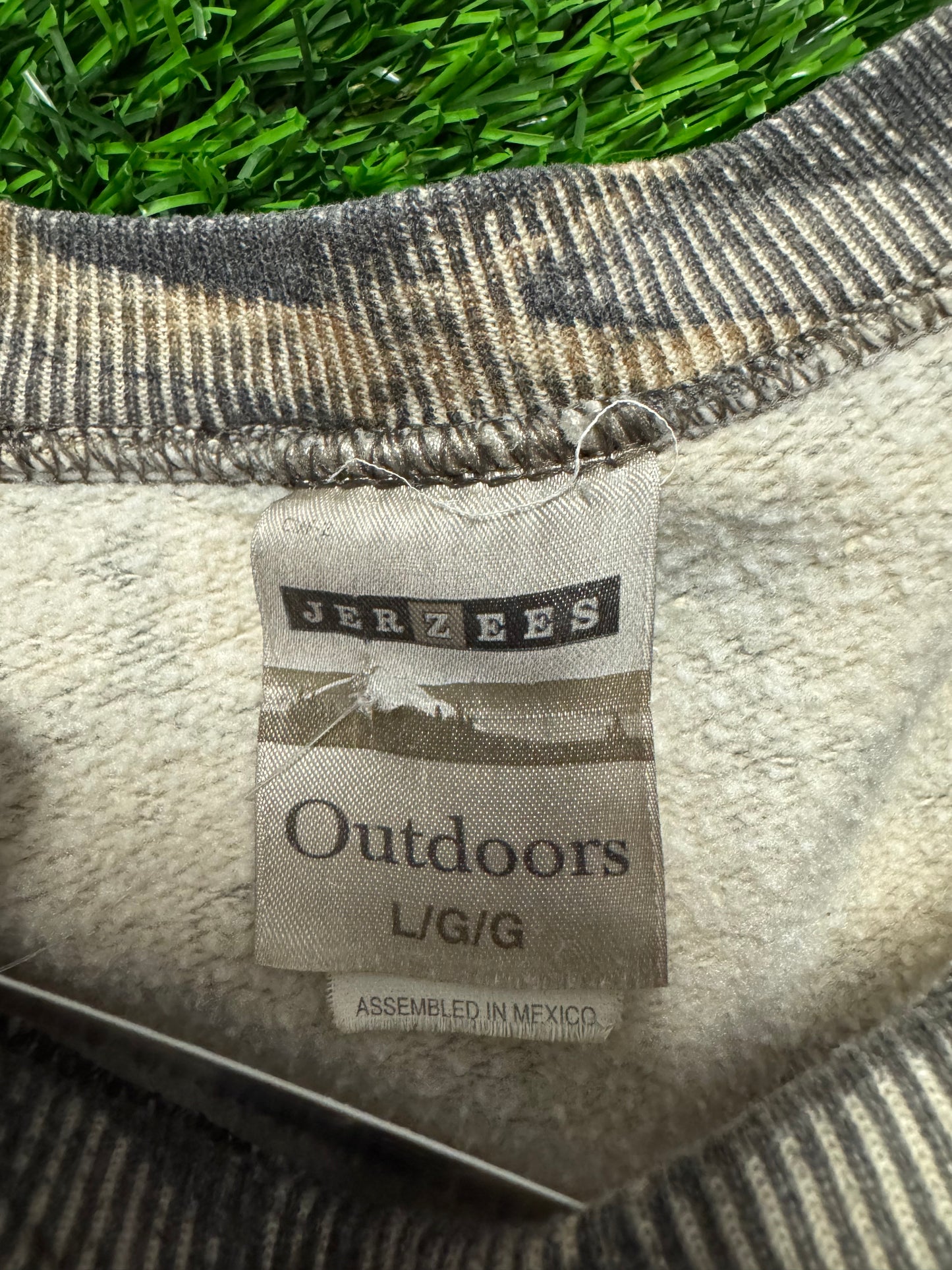 90s Camo Vintage Jerzees Crewneck (L)