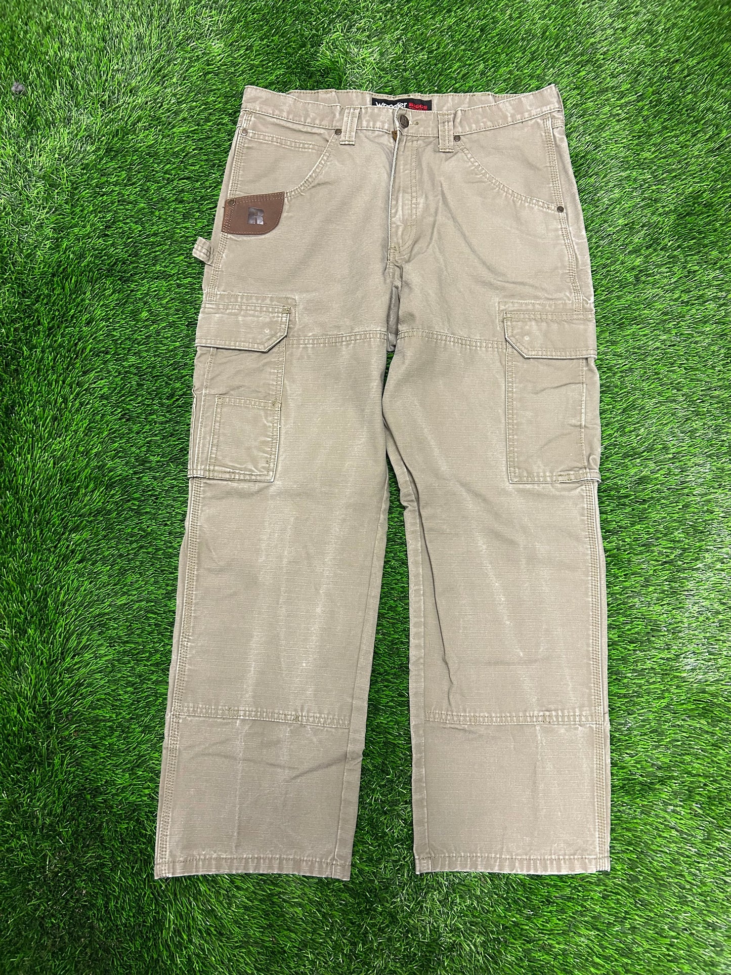 00s Wrangler Riggs Cement Cargo Pants (34 x 30)