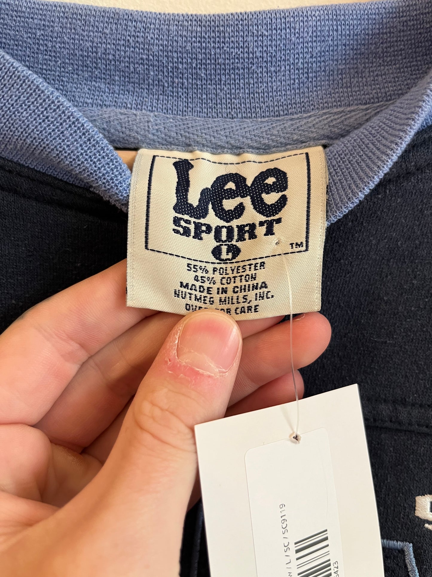 00s UNC Tar Heels Embroidered Spell Out Lee Sports Crewneck (L)