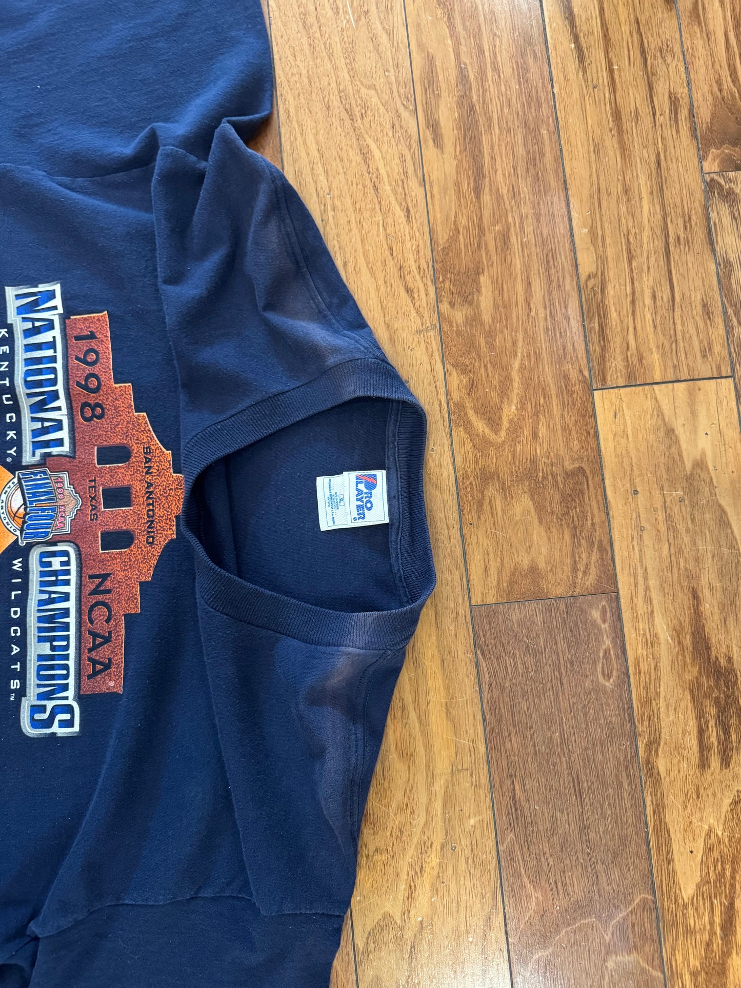 1998 Kentucky Wildcats Vintage NCAA Final Four Cropped Tee (XL)