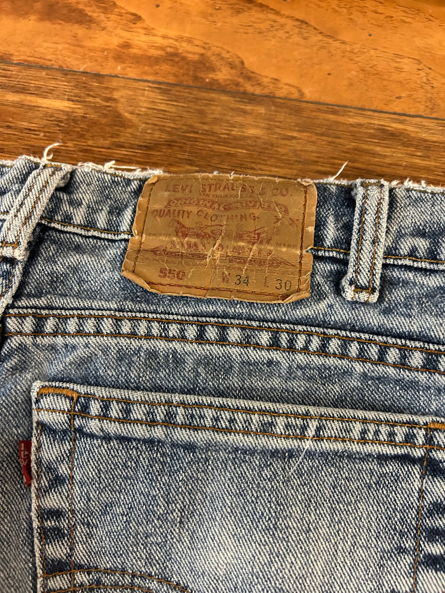 00s Levi's 550 Faded Mid Wash Jeans (34 x 30)