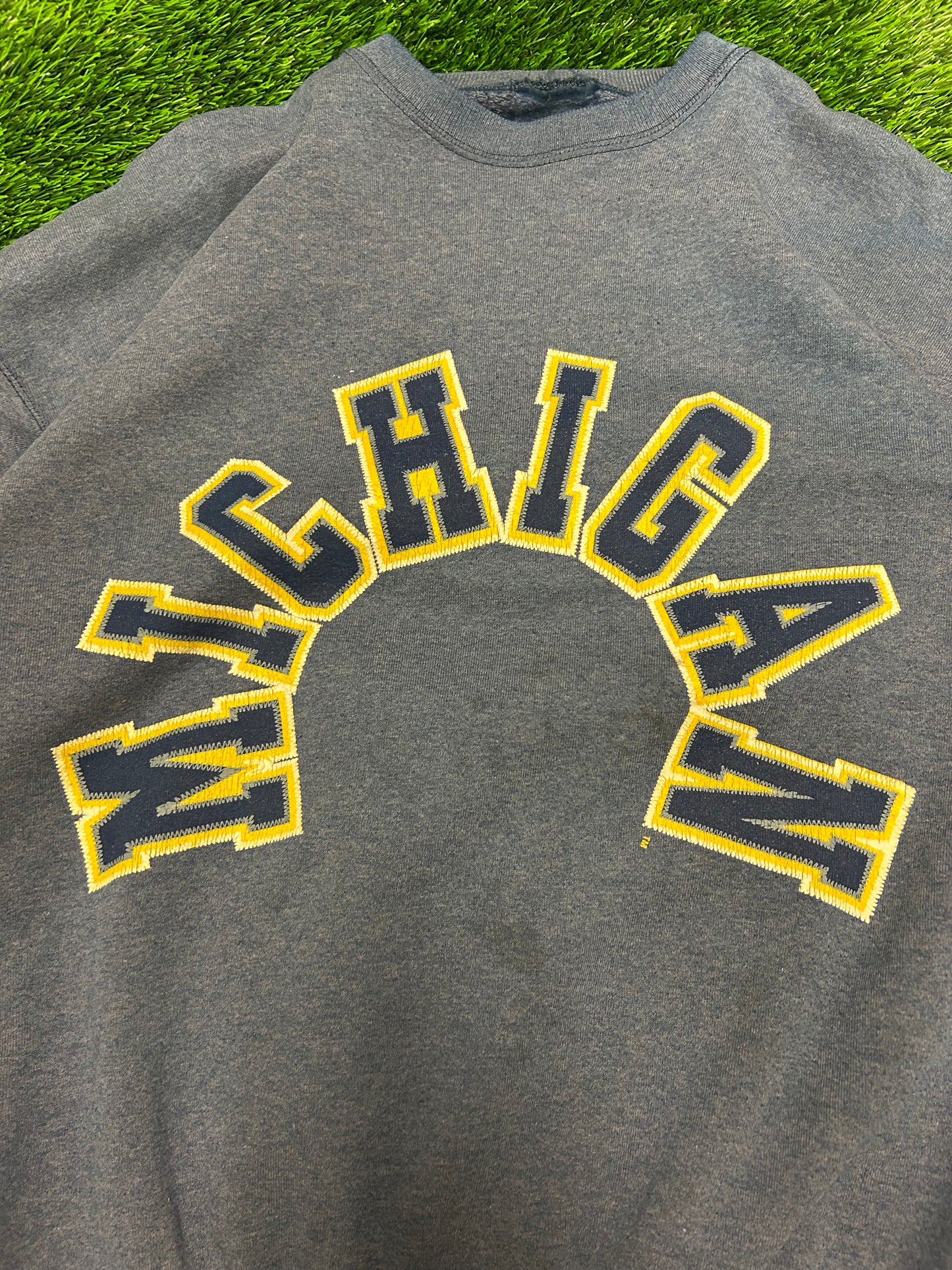 90s University of Michigan Wolverines Faded Blue Spell Out Crewneck (XL)