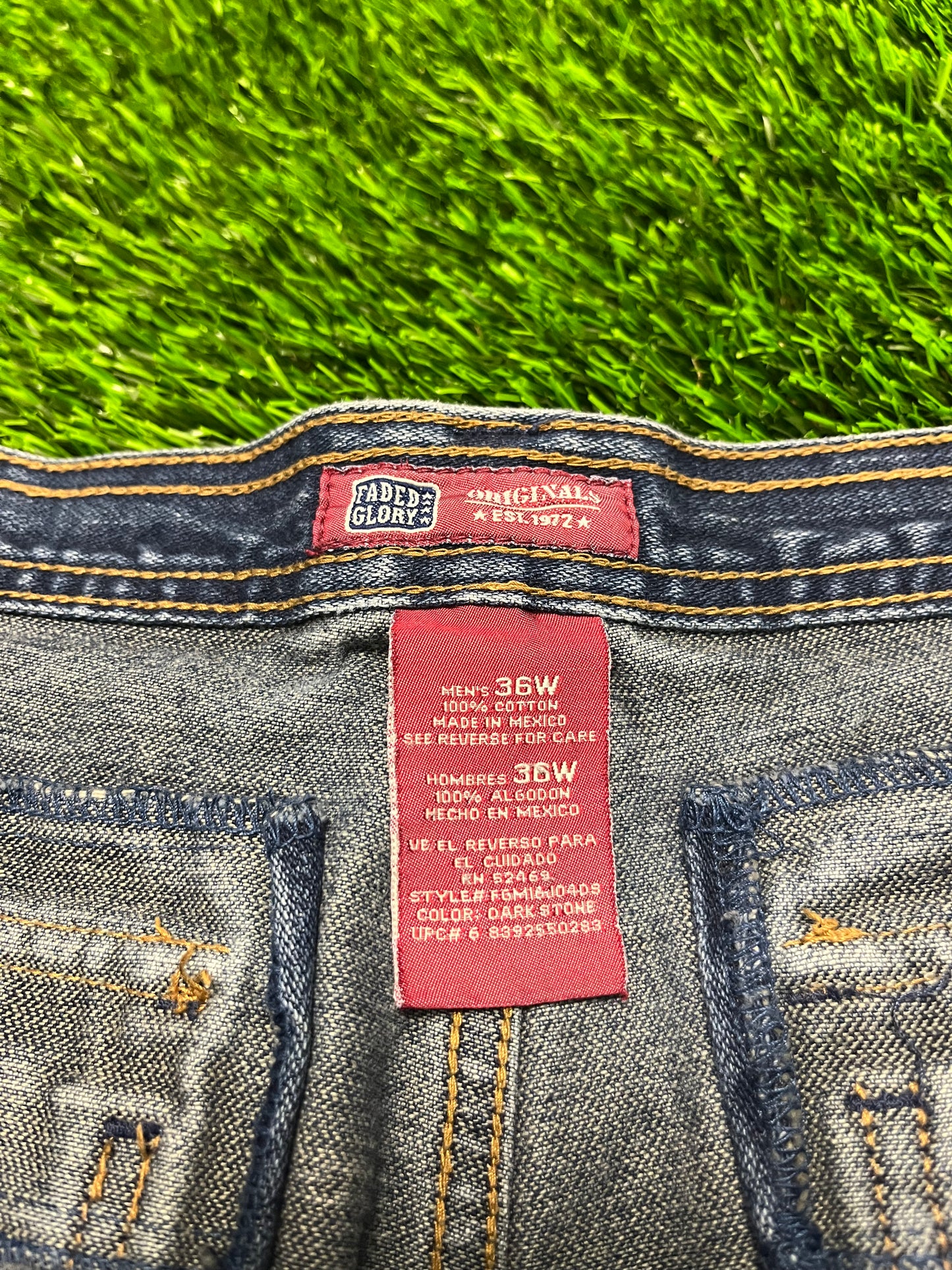 00s Faded Glory Denim Cargo Shorts (36)