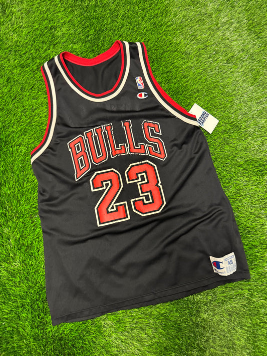 90s Chicago Bulls Michael Jordan 23 Vintage Champion NBA Black Jersey (L)