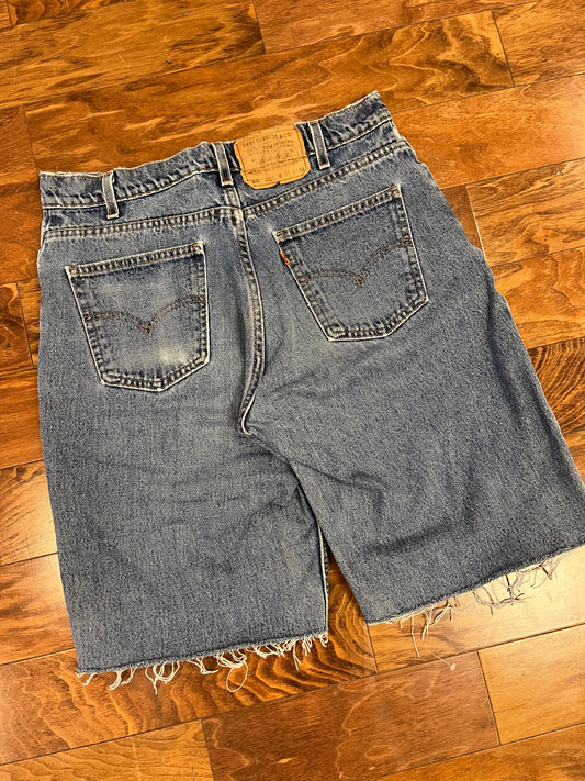 1998 Levi's 560 Mid Wash Shorts (32)
