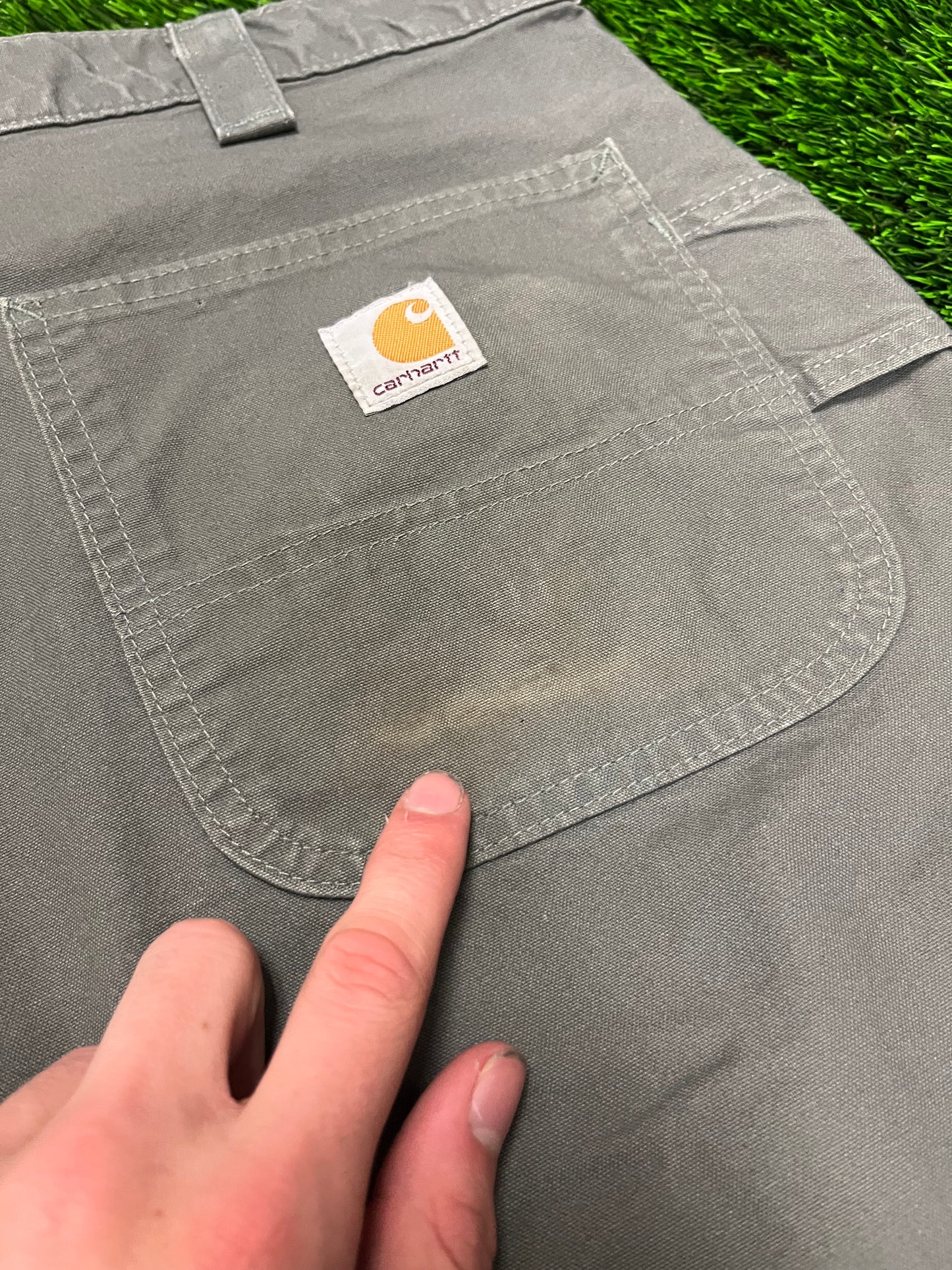 2010s Carhartt Olive Carpenter Workwear Shorts (38)