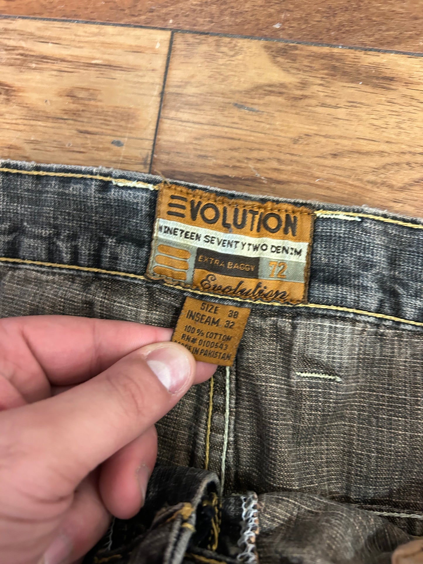 00s Evolution Baggy Faded Jeans (38 x 32)