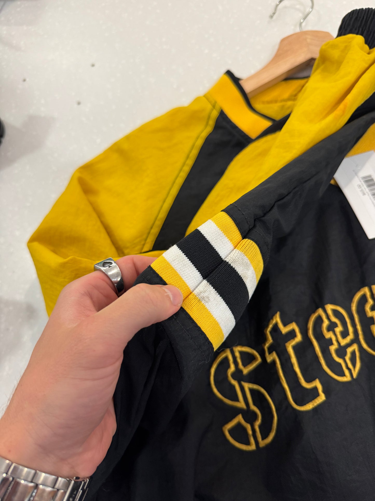 1990s Pittsburgh Steelers Pro Player Two Tone Spell Out Windbreaker (M)