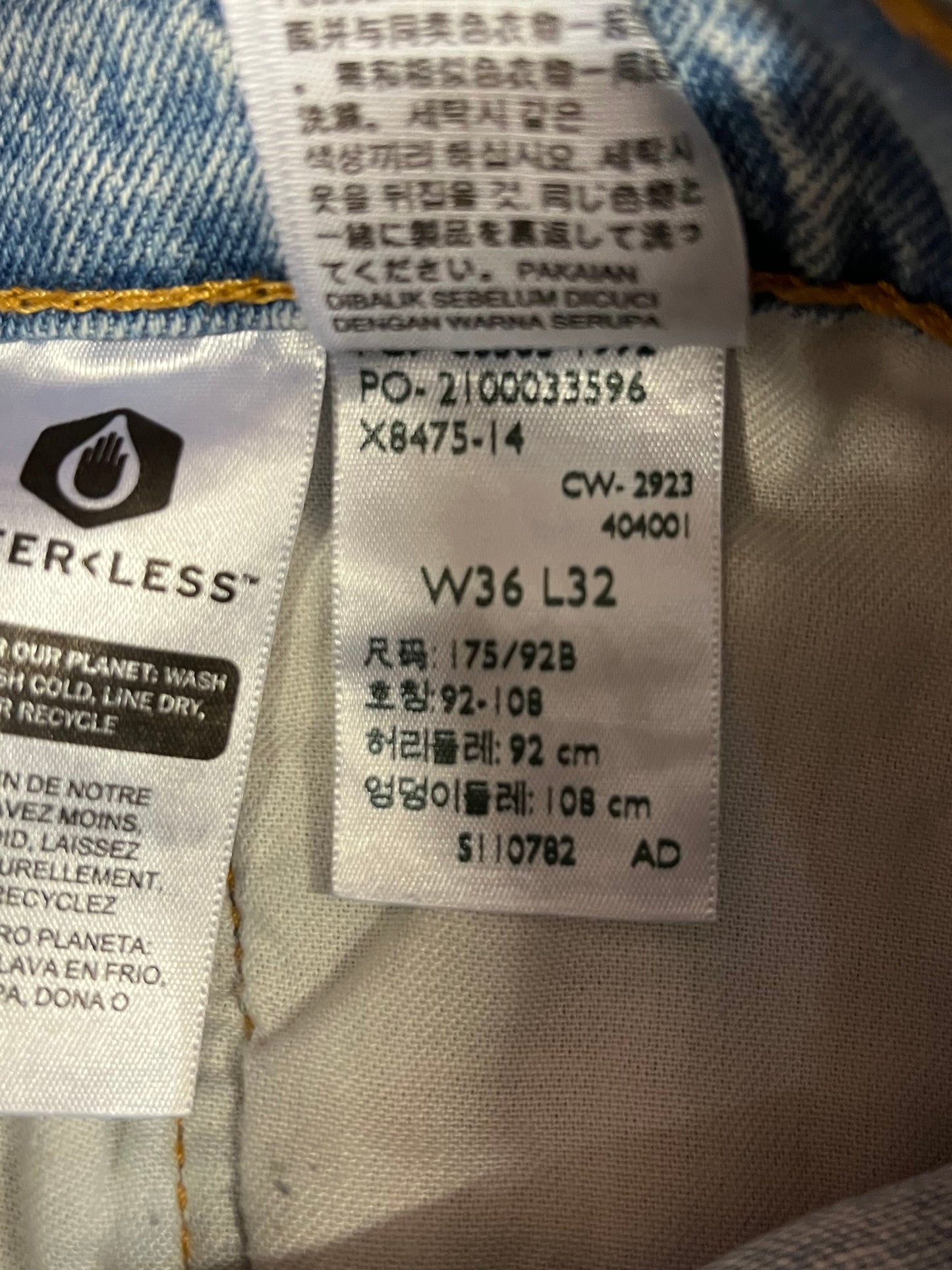 00s Levi's 505 Light Washed Jeans (36 x 32)