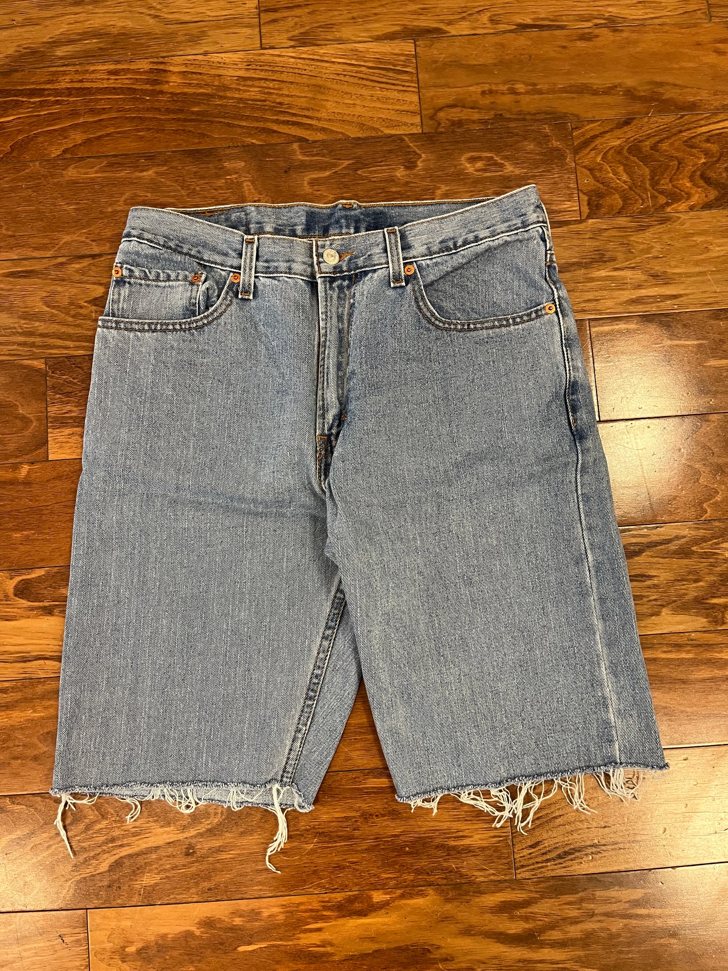 2010 Levi's 505 Light Wash Jean Shorts (33)