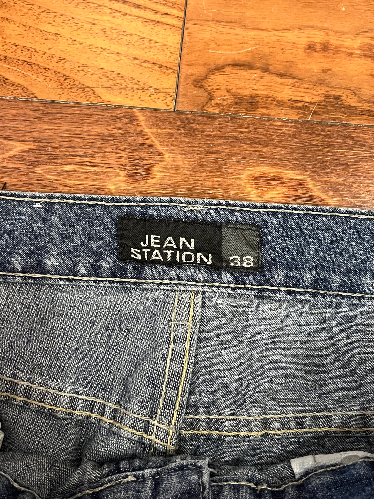 00s Jean Station Embroidered Jeans (38 x 30)