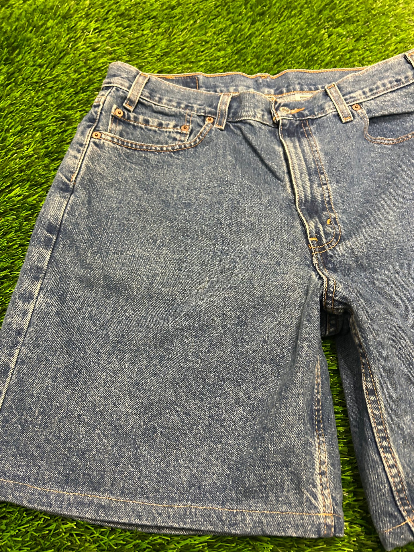 2001 Vintage Levi's 550 Dark Wash Jean Shorts (36)