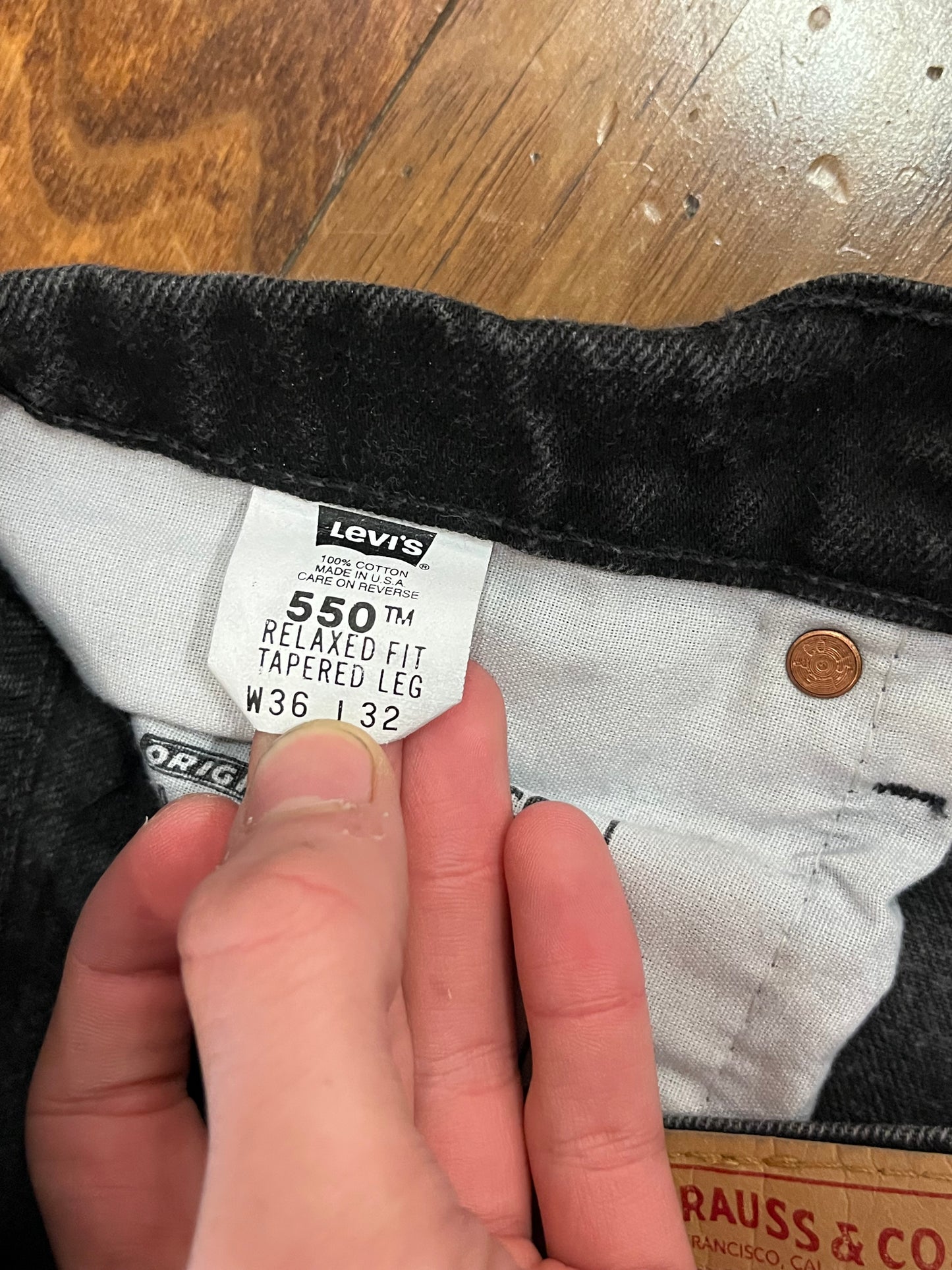 1996 Levi's 550 Black Jean Shorts (36)