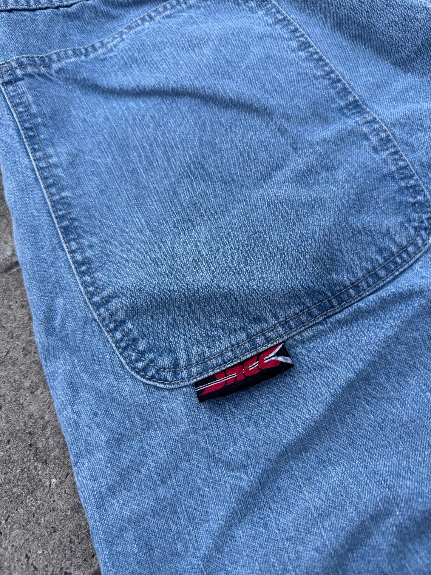 00s JNCO Jeans Vintage Skunk Embroidered Mid Wash Jean Shorts (42)