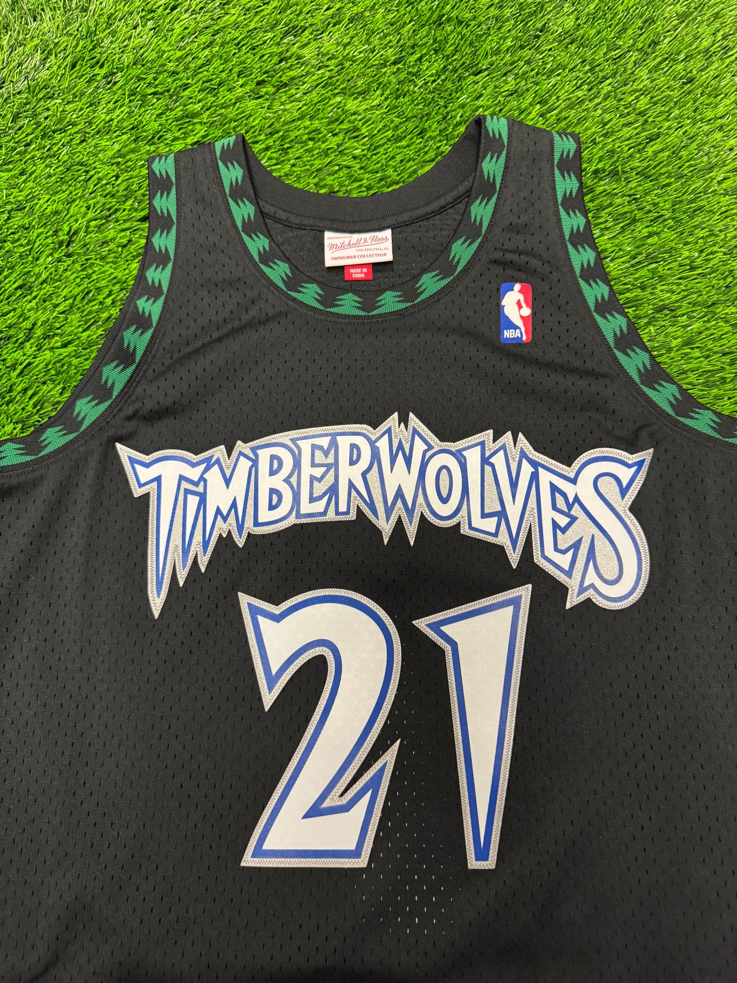 Minnesota Timberwolves Kevin Garnett Mitchell & Ness Retro NBA Jersey (L)