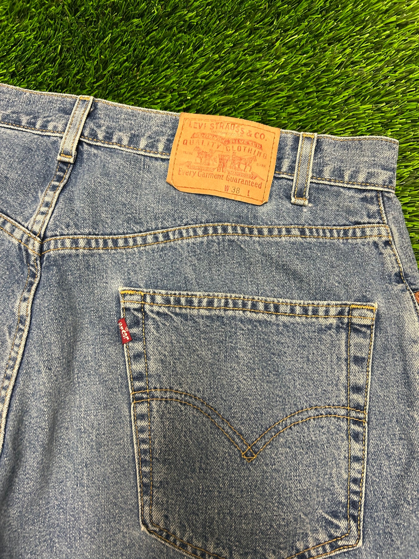 1998 Vintage Levi's Baggy Fit Blue Jean Shorts (38)