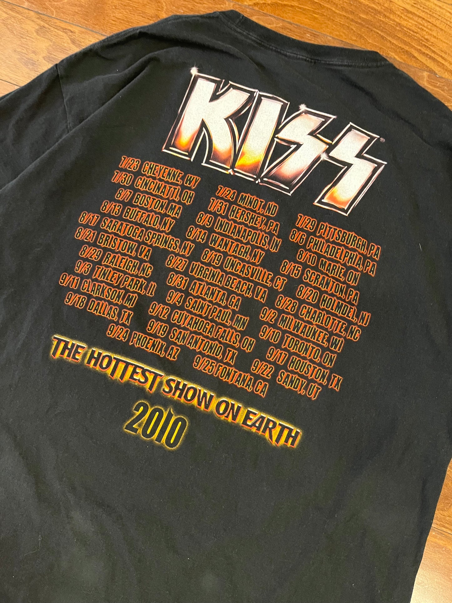 2010 Kiss "Hottest Show on Earth" Music Tee (XL)