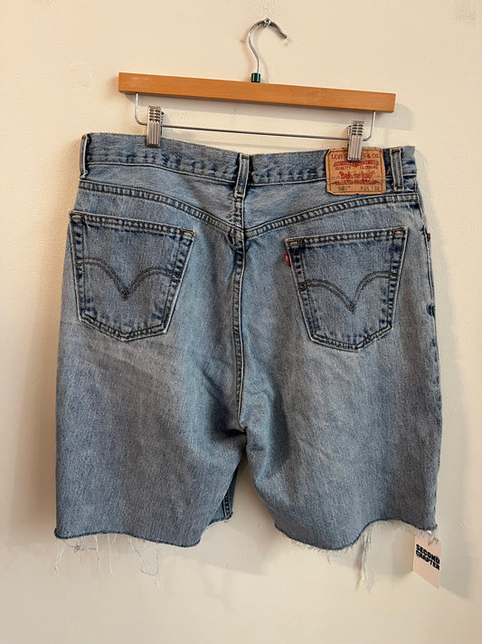 2007 Levi's 560 Baggy Light Wash Shorts (36)