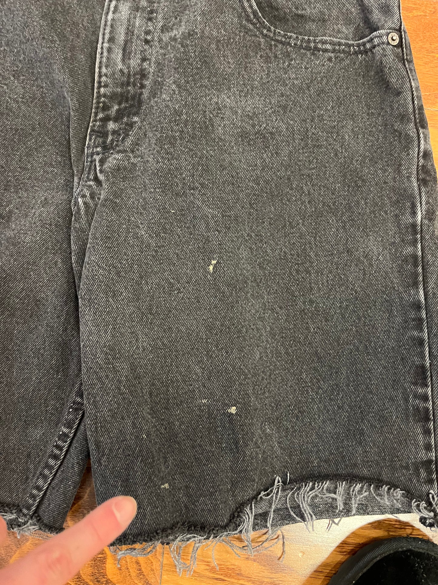 1995 Levi's 560 Loose Tapered Fit Faded Black Shorts (32)