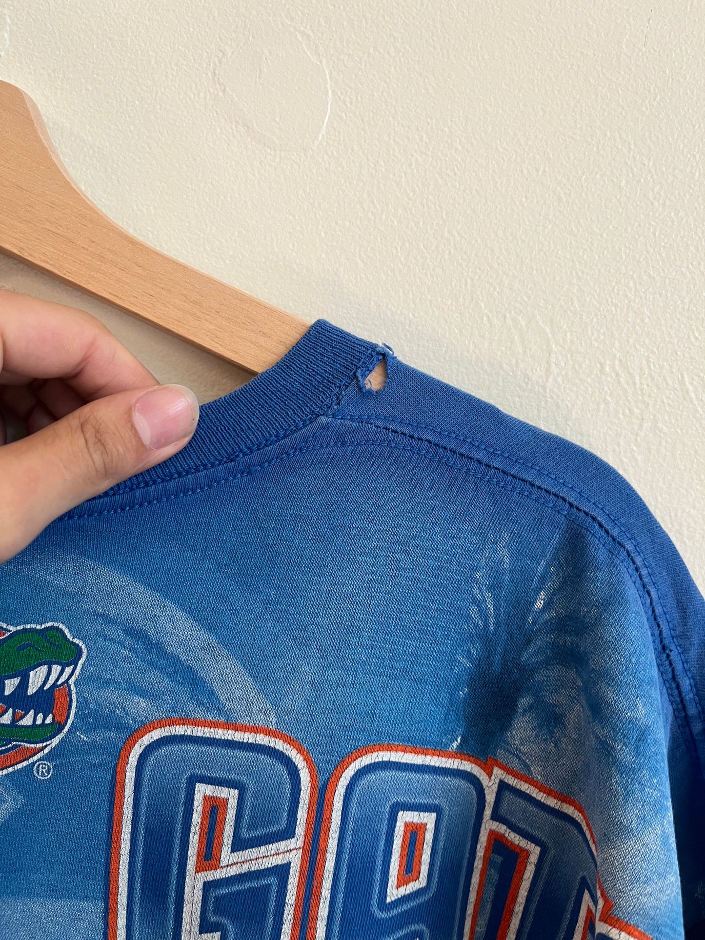 2010s Florida Gators UF Distressed AOP Blue Tee (XXL)