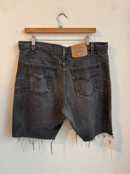 90s Levi's 550 Orange tab Stained Black Shorts (36)