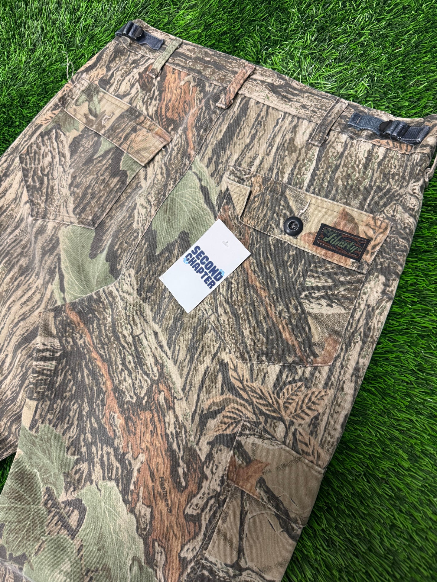 90s Vintage Liberty Faded Camo Pants (34 x 30)