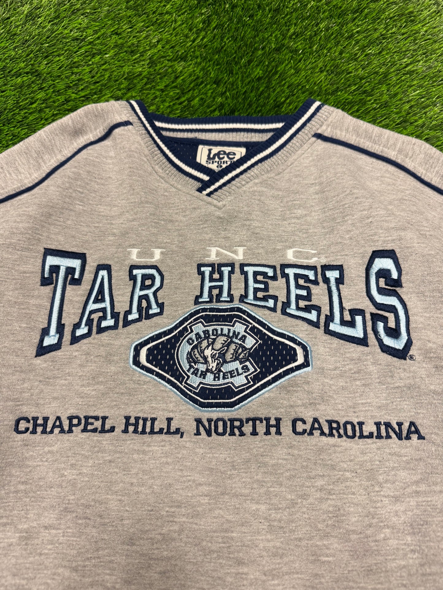 00s University of North Carolina UNC Tar Heels Embroidered Vintage Lee Crewneck (L)